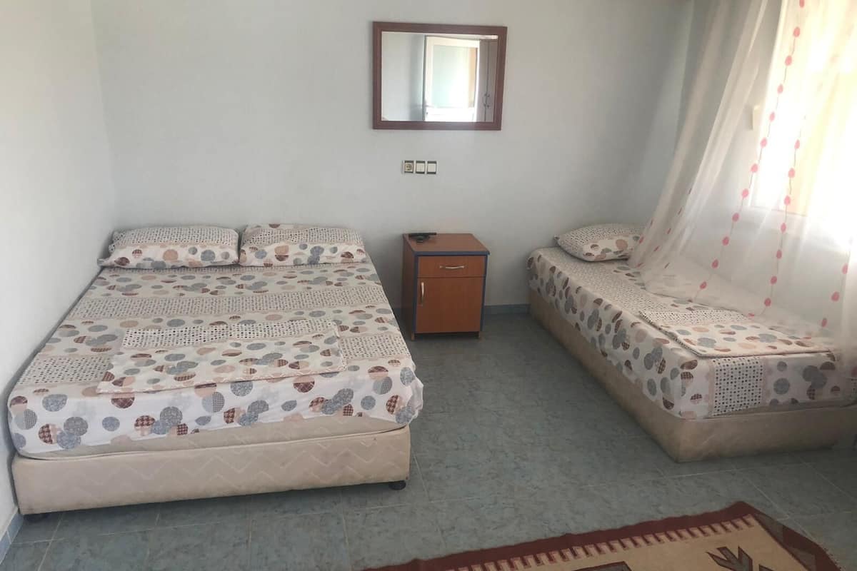 1 bedroom, premium bedding, desk, free WiFi