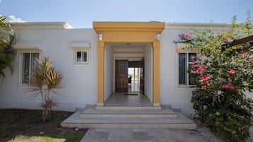Villa | Exterior