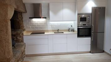 Geladeira, fogão, cooktop, lava-louças