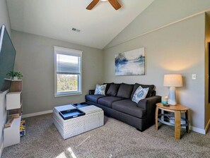 Televisión y chimenea 