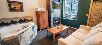 Jetted Tub Suite with River View from Patio
