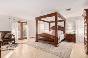 3 bedrooms, desk, iron/ironing board, travel crib