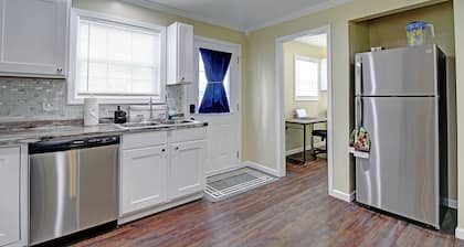 Renovated home, quiet neighborhood -ROUTE 66/ EXPO/GREENWOOD/DOWNTOWN/HILLCREST