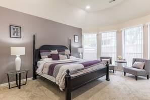 5 bedrooms, desk, iron/ironing board, free WiFi - LUXURIOUS SUNROOM & POOL in a Modern & Stylish House (Richardson)