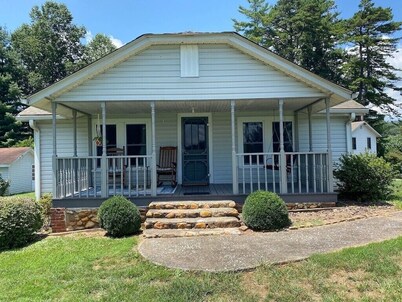 The Old Farmhouse near Pisgah National Forest entrance 