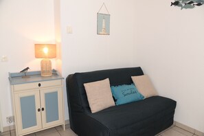 TV, ping pong - 3-bedroom house with pool near the beach (Soulac-sur-Mer)