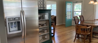 Coffee Creek Cottage: A tranquil, waterfront escape minutes from Oriental, NC