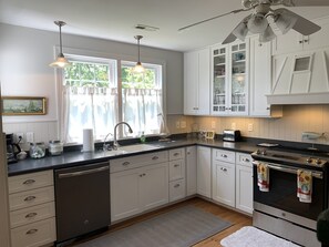 Fridge, microwave, oven, stovetop - Coffee Creek Cottage: A tranquil, waterfront escape minutes from Oriental, NC (Merritt)