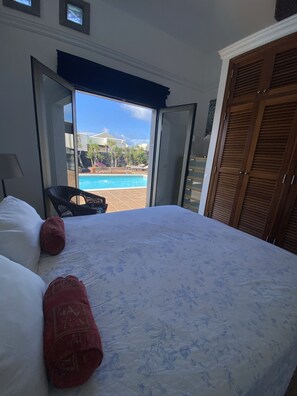 2 bedrooms, desk, iron/ironing board, travel crib - Luxury villa with private heated pool (PLAYA BLANCA)