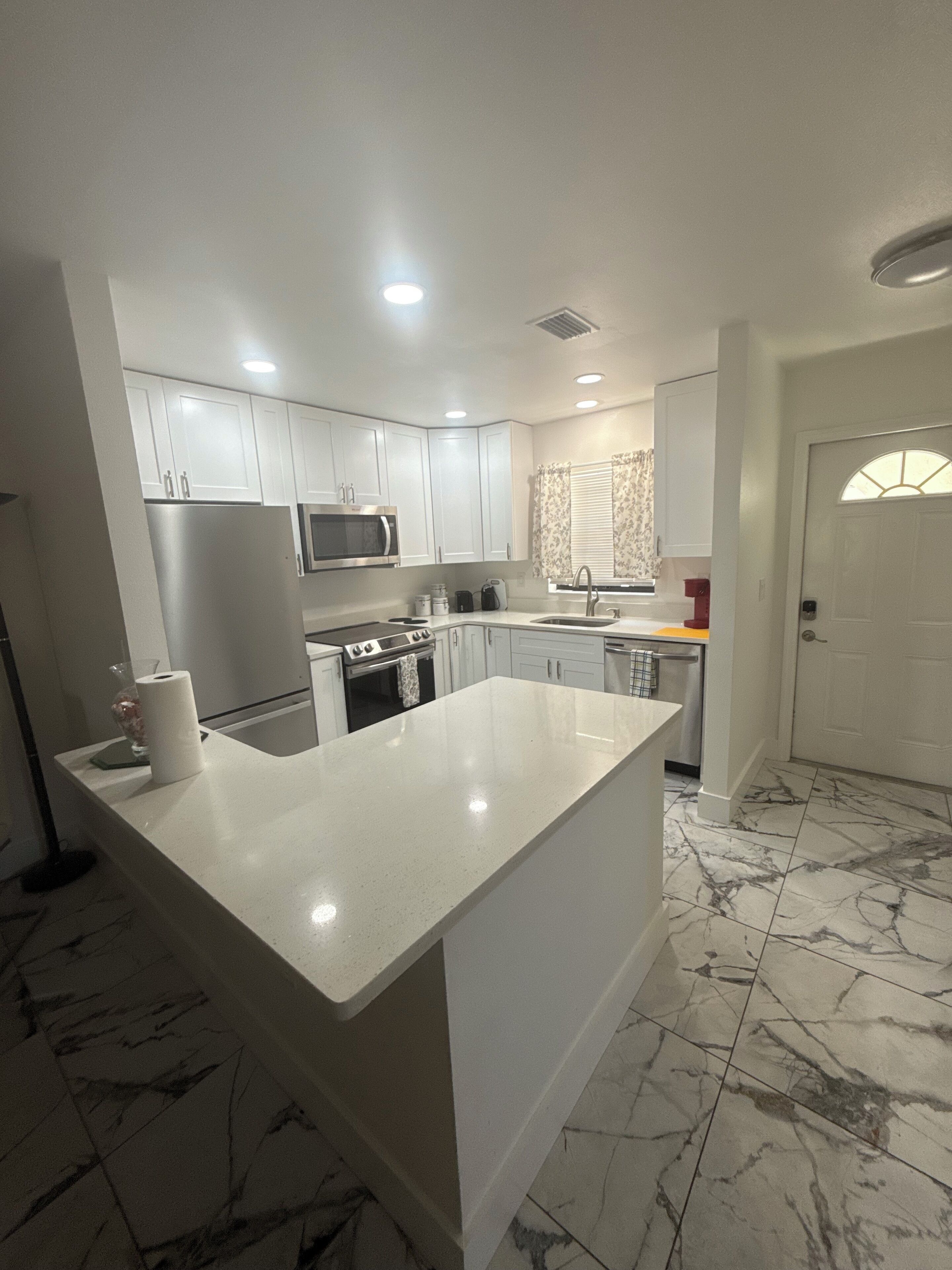 雪櫃、微波爐、焗爐、爐具