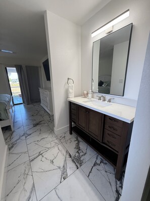 2 soveværelser, skrivebord, strygejern/strygebræt, gratis Wi-Fi