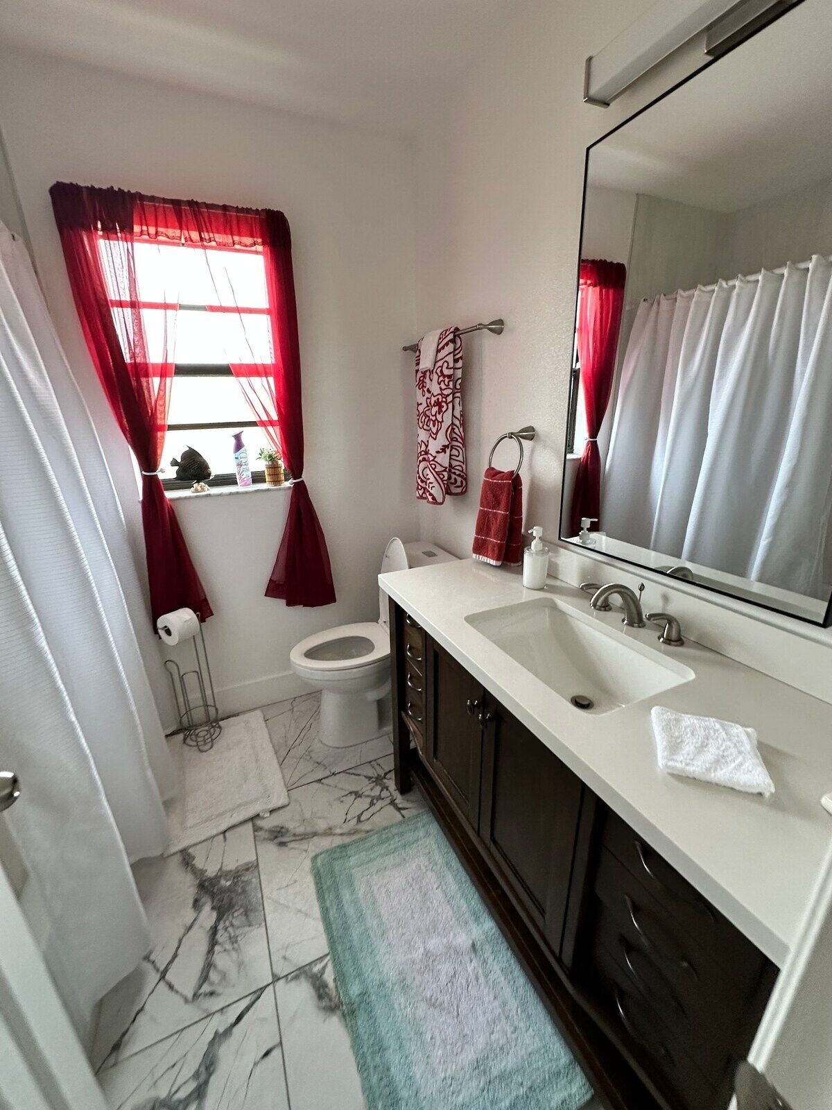 Combined shower/bathtub, hair dryer, towels, soap