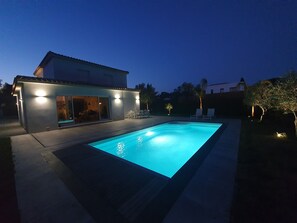 Piscina all'aperto, una piscina riscaldata