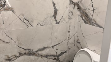 Bathtub, jetted tub