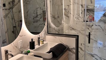 Bathtub, jetted tub