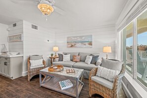 Unclassified image, 5 of 38, button - ~ A BEACH DREAM 5 ~ BEACHFRONT ~ YES, THAT'S YOUR VIEW! ~ SPECIALS ~ (Bradenton Beach)