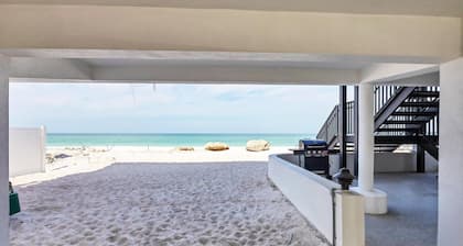 ~ BEACHFRONT ~ YES, THAT'S YOUR VIEW! ~