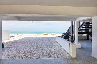 ~ BEACHFRONT ~ YES, THAT'S YOUR VIEW! ~