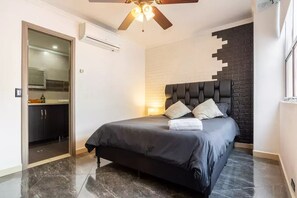 2 camere, una cassaforte in camera, una scrivania, ferro/asse da stiro