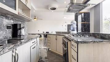Coffee/tea maker, fridge, microwave, oven