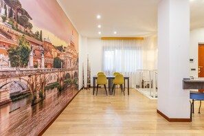 Dining - Spacious 4 BDR with Private Parking (Roma)