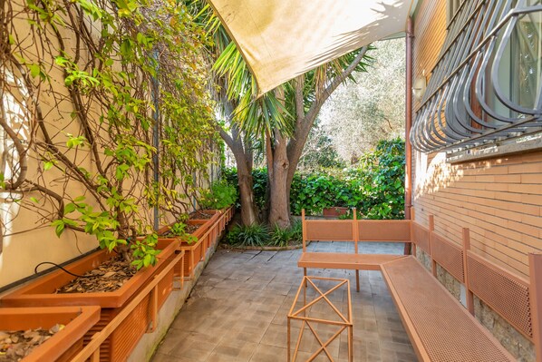 Terrace/patio - Spacious 4 BDR with Private Parking (Roma)