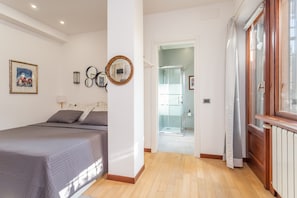 4 chambres, fer et planche à repasser, accès au Wi-Fi (inclus)