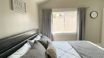 2 bedrooms, iron/ironing board, free WiFi, bed sheets