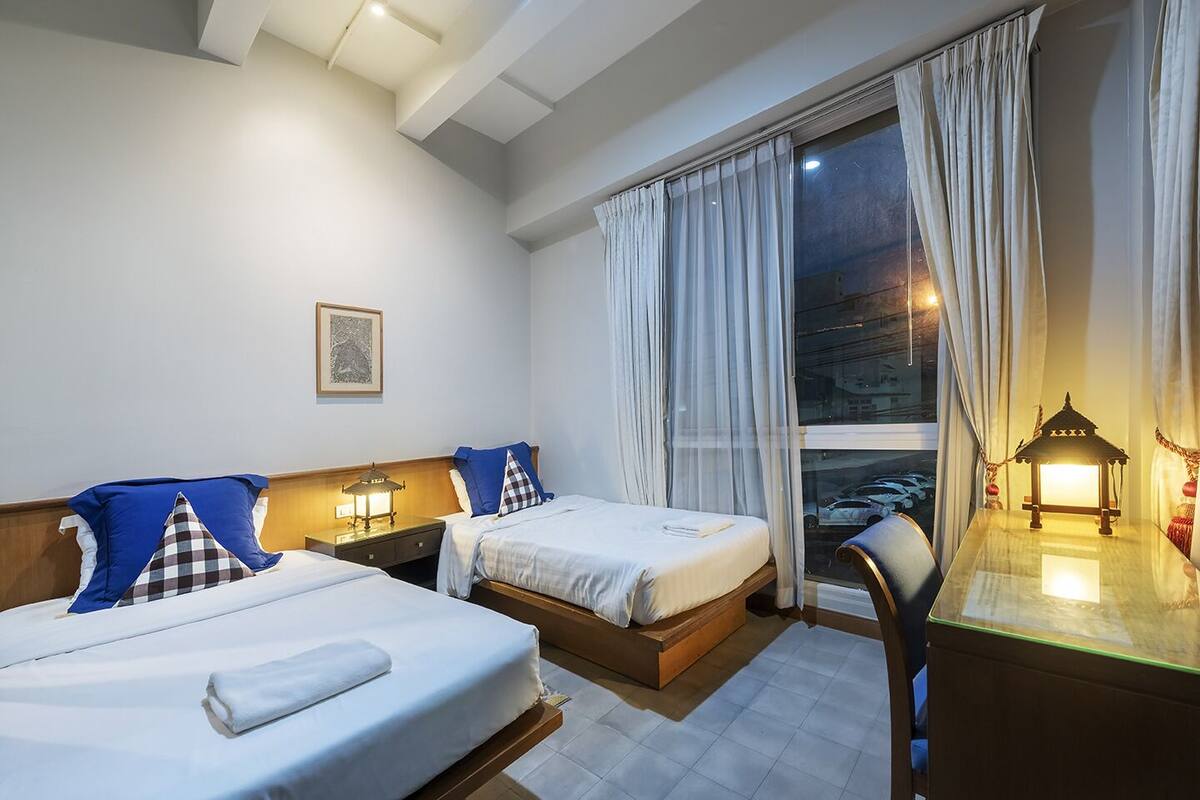 Habitación estándar con 2 camas individuales (Shared Bathroom) | Wifi gratis y ropa de cama