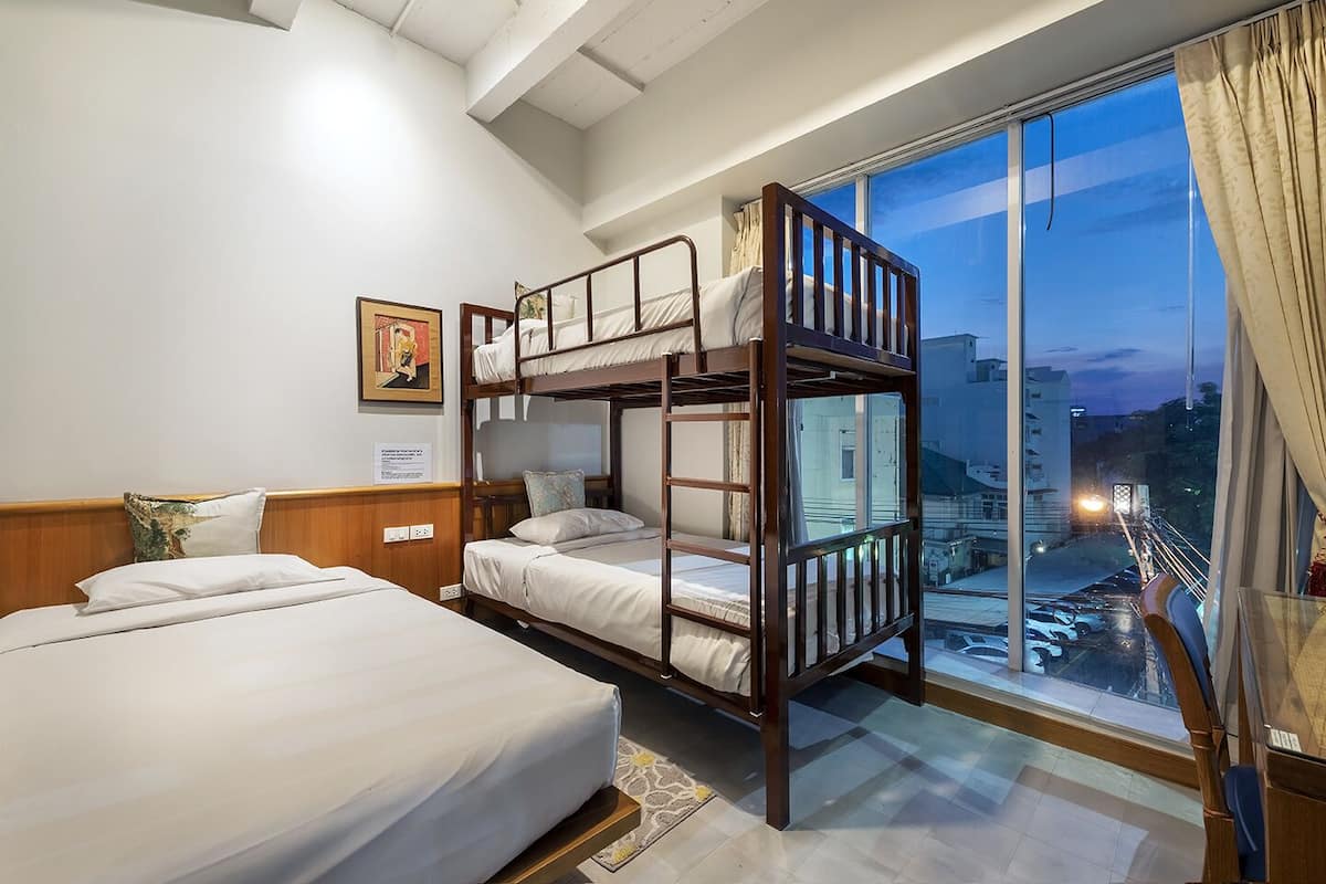 Habitación triple estándar (Shared Bathroom) | Wifi gratis y ropa de cama