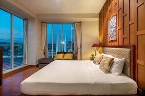 ห้องดีลักซ์ดับเบิล | โต๊ะทำงาน, Wi-Fi ฟรี, ผ้าปูที่นอน