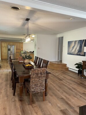 Dining - Big Indian Loop Lake Front Retreat (Mooresville)