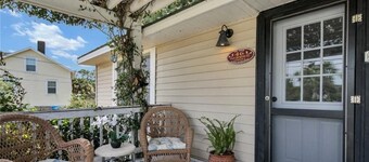 Tybee Lighthouse Cottage (A): Walk to the Beach!