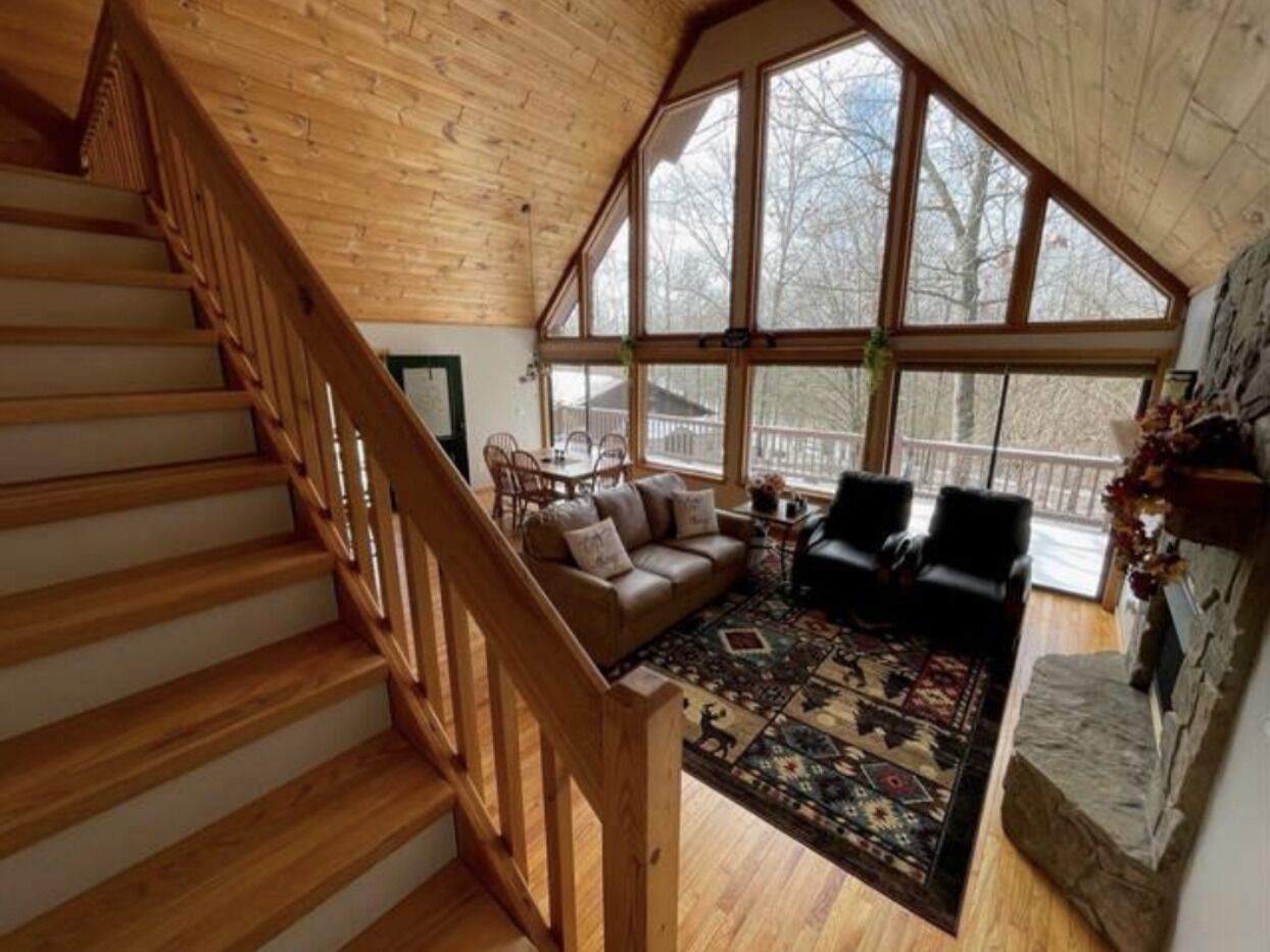 Peace, Quiet, Nature, Rivers, Mountains, Hiking & a Park-like fenced yard.