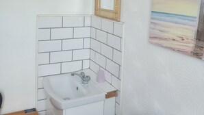 Unclassified image, 5 of 25, button - White Lodge In (Blackpool)