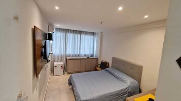 1 bedroom, desk, bed sheets