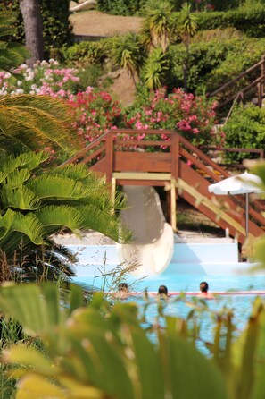 Outdoor pool, a heated pool - Renovated 2-room apartment Terrace Sea view - Fibre - Covered parking. - Pools included (Saint-Raphaël)