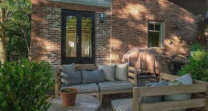 English style country cottage with Hudson River views! 5 mins from HITS