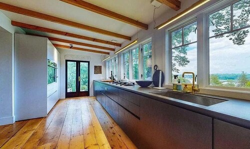 English style country cottage with Hudson River views! 5 mins from HITS