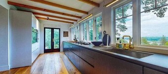 English style country cottage with Hudson River views! 5 mins from HITS