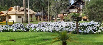 WONDERFUL house in gated community with 4 suites