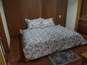 4 bedrooms, desk, free WiFi