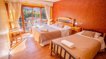 1 habitación, edredón y caja de seguridad en la habitación