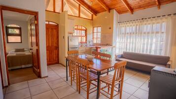 Appartement Familial, 2 chambres | Coin séjour | Télévisions à écran plasma, cheminée, baby-foot