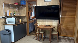Dining - Quaint River Shack (Caloote)