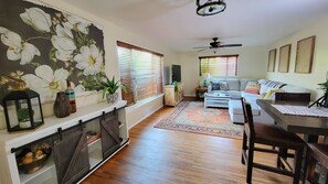 Smart TV - Modern, Fully Stocked, Nob Hill Home (Albuquerque)
