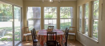 PeachTree Cottage near Lost Maples