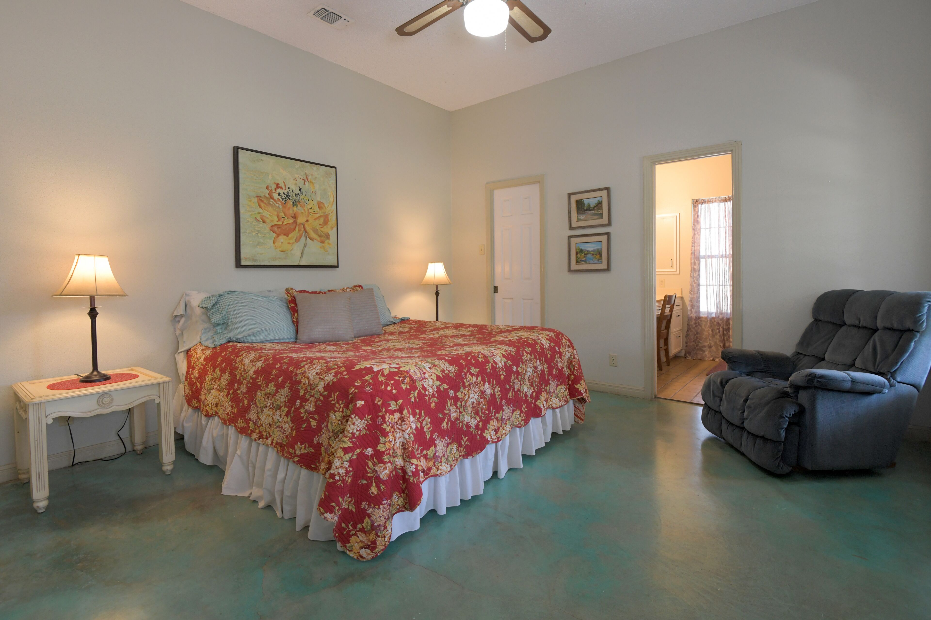 2 bedrooms, desk, free WiFi, bed sheets