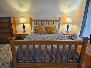 3 bedrooms, desk, bed sheets - Flinthills Premier Getaway (Severy)