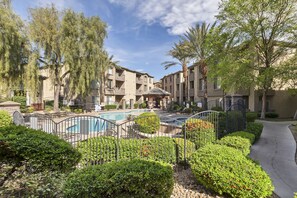 Outdoor pool - Close to the Las Vegas strip. Cozy and comfortable 2bd 2ba. (Las Vegas)